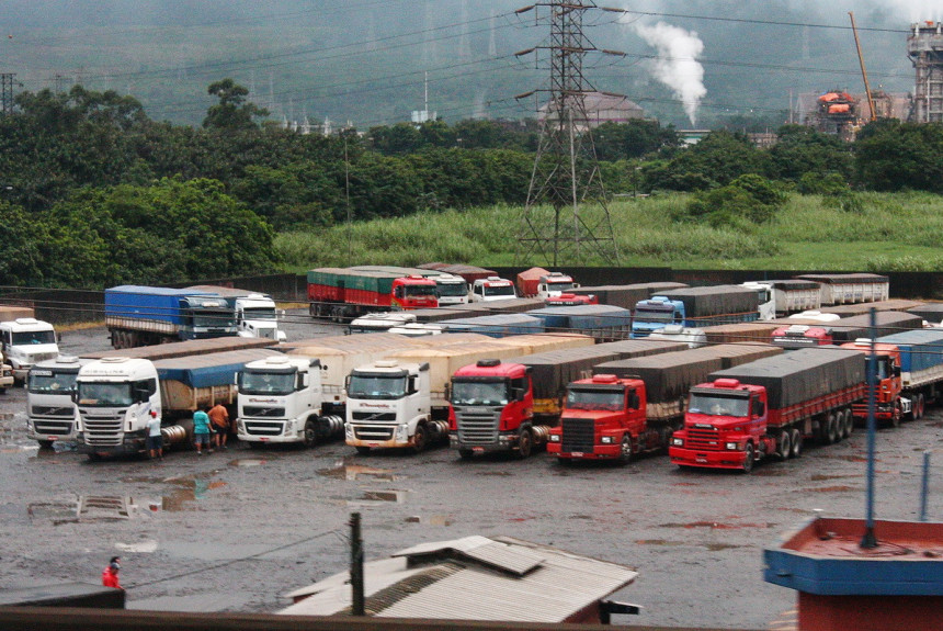 Последствия пандемии: остановка производства грузовиков в Бразилии